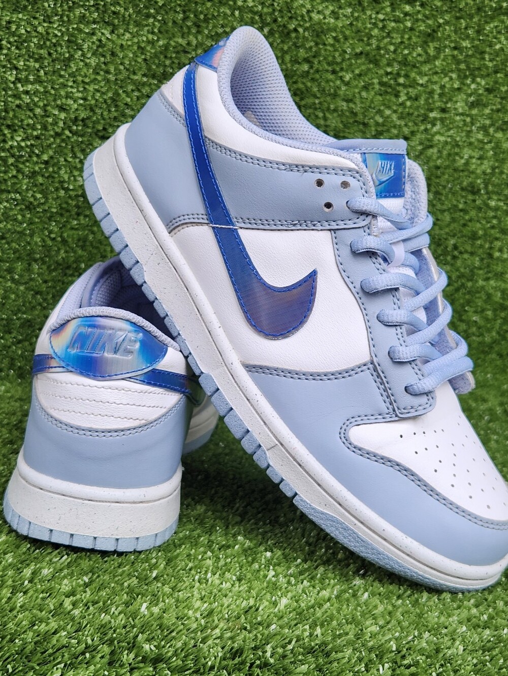 Nike Dunk Low White Wisper Iridenscent Leather Sneakers Big Girls 6Y / Women 7.5